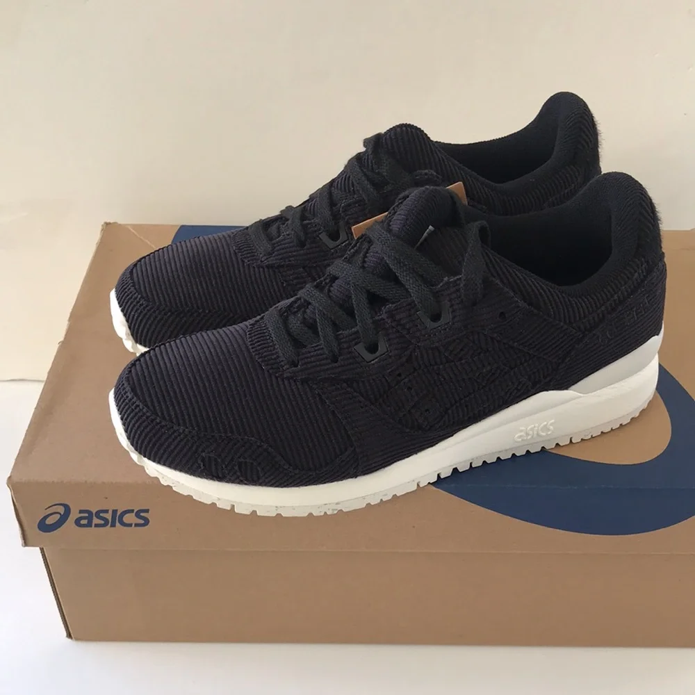 Asics Women's Lyte Classic Sneaker Size 7 Black/ White - Picture 1 of 13